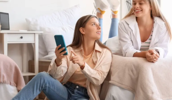 Etudiantes-chambre-768x768